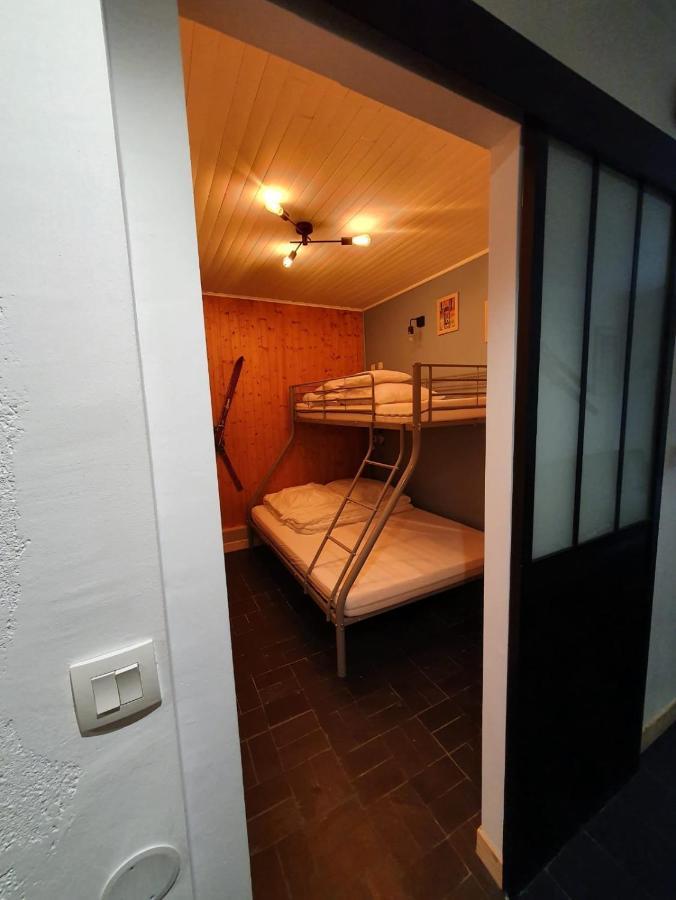 Les Ambrunes Châtel Esterno foto