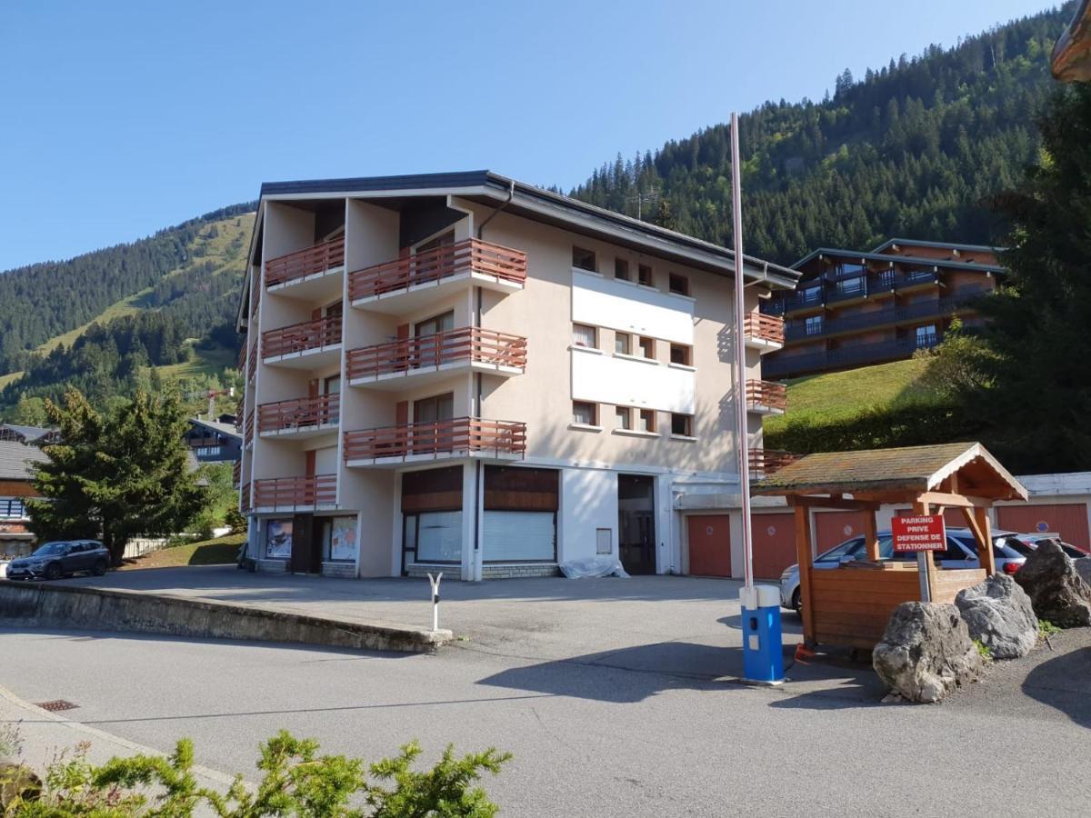 Les Ambrunes Châtel Esterno foto